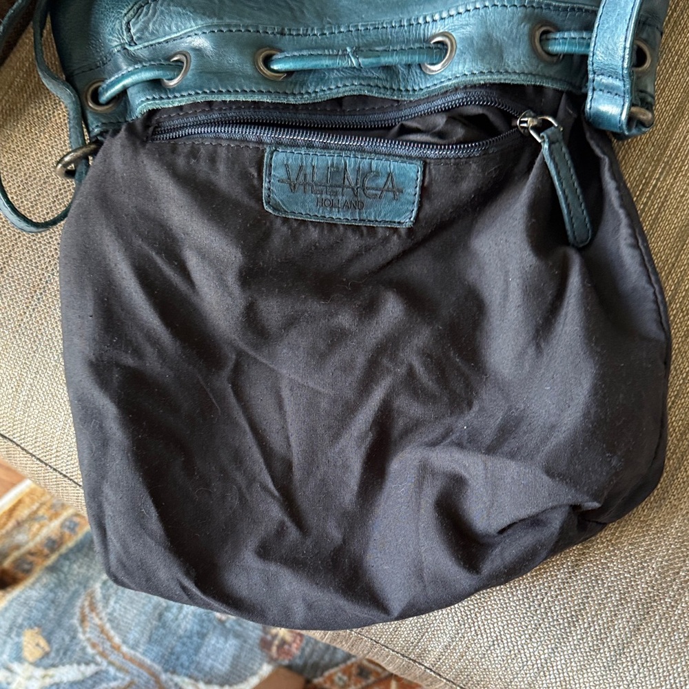 Elegant Teal Leather Crossbody Bag - Picture 6 of 7
